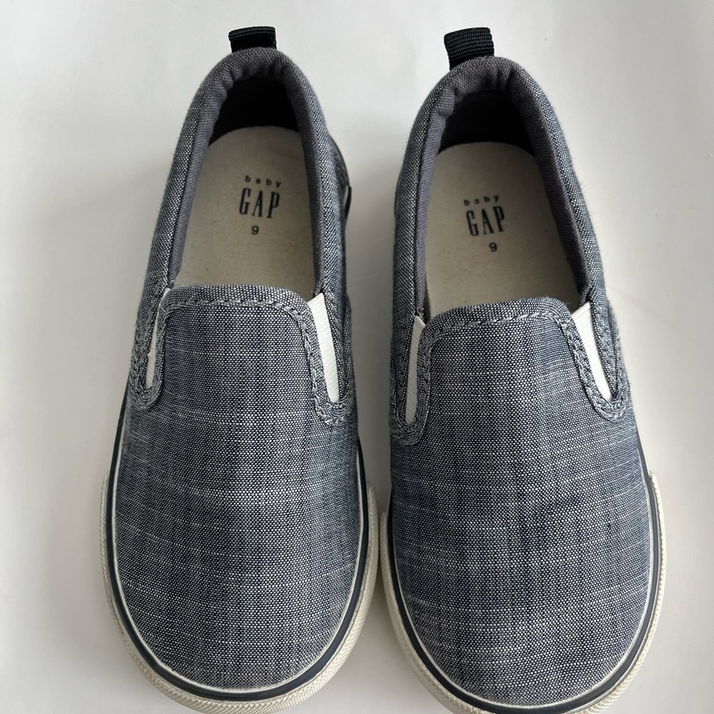 Gap Girl size 9 slip on shoes